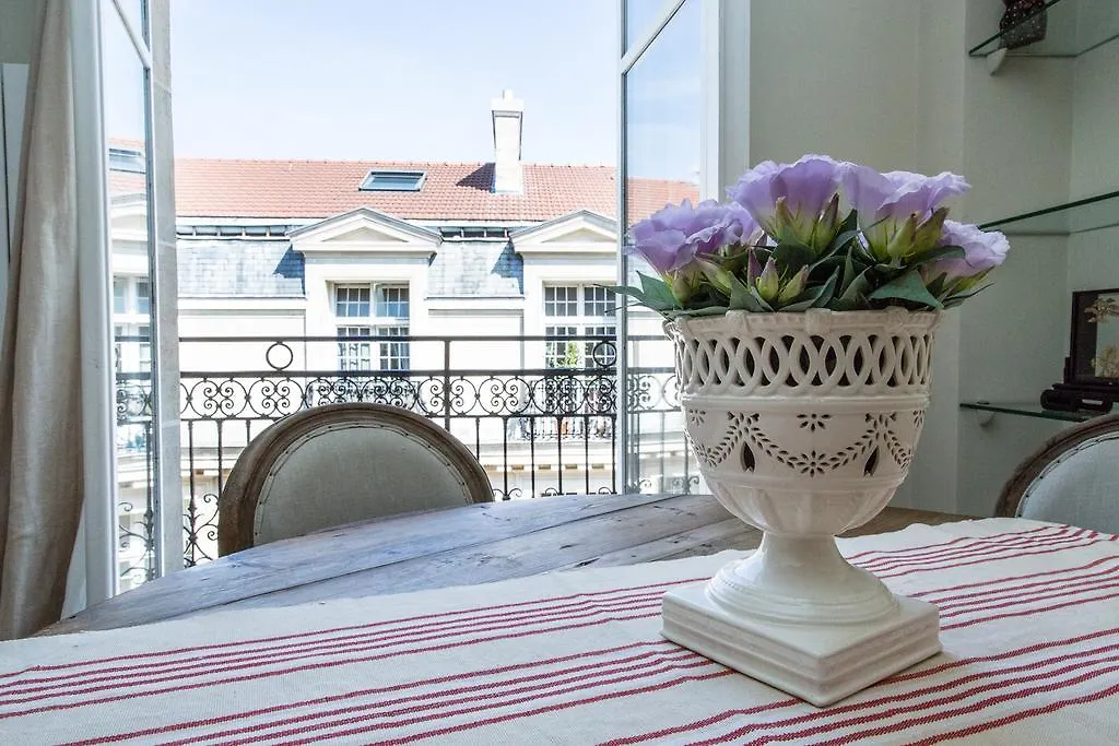 Apartment Marais Centre Pompidou Id 233 Paris