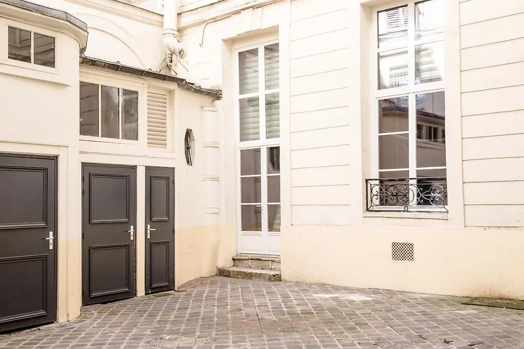 Marais Centre Pompidou Id 233 باريس